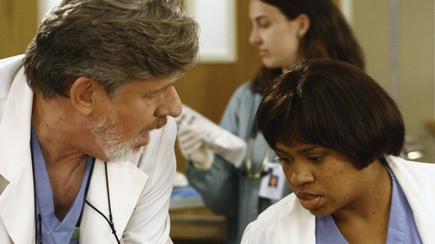 GREY'S ANATOMY - "Let the Truth Sting" - The new interns are dazzled by the skill level of fellow intern George, while Lexie helps keep his "repeater" status a secret; Meredith half-heartedly helps Lexie with her first emergency patient; Sloan and Richard attempt a radical, new surgery to save a woman's ability to speak; and George is compelled to tell Callie of his past indiscretion with Izzie, on "Grey's Anatomy," THURSDAY, OCTOBER 11 (9:00-10:01 p.m., ET) on the ABC Television Network. (ABC/SCOTT GARFIELD)EDWARD HERRERA, MARTIN SPANJERS, CHANDRA WILSON