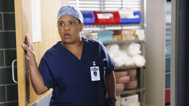 GREY'S ANATOMY - "Give Peace a Chance" - When Isaac, the hospital lab tech, has an inoperable tumor wrapped around his spine, he turns to Dr. Derek Shepherd to do the impossible, and Derek tests the Chief's authority when Richard objects to moving forward with the risky surgery, on "Grey's Anatomy," THURSDAY, OCTOBER 29 (9:00-10:01 p.m., ET) on the ABC Television Network. (ABC/KAREN NEAL)CHANDRA WILSON