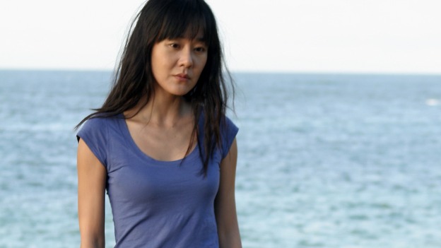 LOST - "Expos" - Hurley begins to suspect that Sawyer may be involved in an island mystery surrounding two fellow survivors, and Sun learns the truth about her past kidnapping attempt by "The Others," on "Lost," WEDNESDAY, MARCH 28 (10:00-11:00 p.m., ET), on the ABC Television Network. (ABC/MARIO PEREZ)YUNJIN KIM, JOSH HOLLOWAY