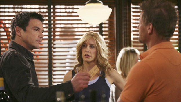 DESPERATE HOUSEWIVES - "In Buddy's Eyes" - Lynette is surprised when someone from her past shows up at Scavo pizzeria, on Desperate Housewives," SUNDAY, APRIL 20 (9:00-10:02 p.m., ET) on the ABC Television Network. (ABC/DANNY FELD) JASON GEDRICK, FELICITY HUFFMAN, DOUG SAVANT