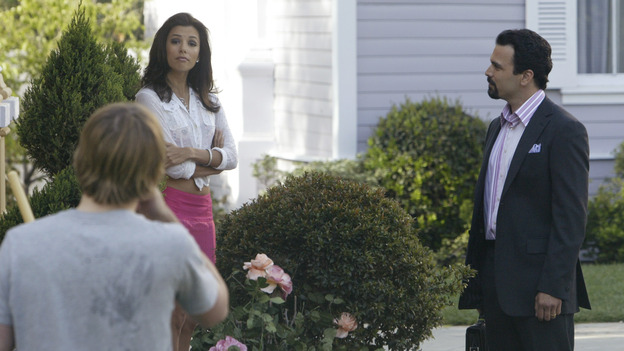 DESPERATE HOUSEWIVES - "PILOT" (ABC/PETER "HOPPER" STONE) KYLE SERLES, EVA LONGORIA, RICARDO ANTONIO CHAVIRA