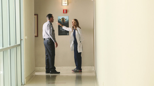 GREY'S ANATOMY - "These Arms of Mine" - A documentary film crew visits the hospital six months after the shooting to document the road to recovery for doctors and patients. The camera lenses follow Derek, Owen, Mark & Callie as they ambitiously perform a rare arm transplant surgery, Meredith helps Cristina put on a brave face for the cameras, and Bailey's patient, Mary, returns for her surgery -- which marks the first time they've all seen of each other since that fateful day -- on "Grey's Anatomy," THURSDAY, OCTOBER 28 (9:00-10:01 p.m., ET) on the ABC Television Network. (ABC/DANNY FELD)KIM RAVER