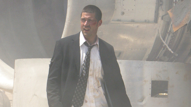 100440_8193 -- LOST - PILOT (ABC/MARIO PEREZ) MATTHEW FOX