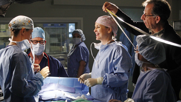 GREY'S ANATOMY - "One Step Too Far" - Derek encourages a hesitant Meredith to work with him again in neurology; Jackson's mother, Catherine Avery, returns to Seattle Grace with a urology fellow and develops an interest in Richard; and Cristina becomes increasingly suspicious of Owen's every move. Meanwhile, Alex tries to deny the fact that Morgan may be falling for him, on "Grey's Anatomy," THURSDAY, MARCH 15 (9:00-10:02 p.m., ET) on the ABC Television Network. (ABC/VIVIAN ZINK)KIM RAVER, JESSICA CAPSHAW