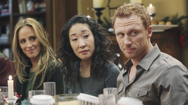 GREY'S ANATOMY - "Holidaze" -- As Thanksgiving, Christmas and New Year's pass, Miranda is visited by her father, William, who disapproves of her choices in life; meanwhile, Mark and Lexie must cope with the shocking arrival of a woman from his past, and Thatcher Grey questions the Chief's recent behavior as Meredith comes to his defense, on "Grey's Anatomy," THURSDAY, NOVEMBER 19 (9:00-10:01 p.m., ET) on the ABC Television Network. (ABC/DANNY FELD)KIM RAVER, SANDRA OH, KEVIN MCKIDD