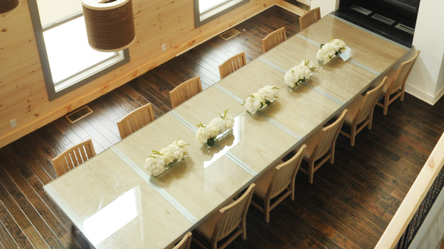 EXTREME MAKEOVER HOME EDITION - "Jubilee/Marshall Family," - Dining Room    Picture, on  "Extreme Makeover Home Edition," Sunday, September 25th       (7:00-9:00 p.m.  ET/PT) on the ABC Television Network.