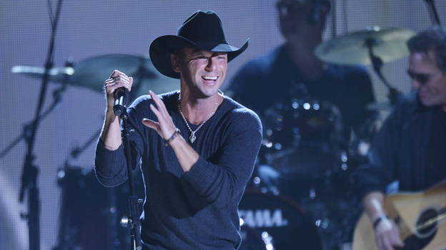 THE 46TH ANNUAL CMA AWARDS - THEATRE - "The 46th Annual CMA Awards" airs live THURSDAY, NOVEMBER 1 (8:00-11:00 p.m., ET) on ABC live from the Bridgestone Arena in Nashville, Tennessee. (ABC/KATHERINE BOMBOY-THORNTON)KENNY CHESNEY