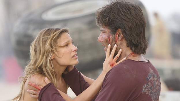 LOST - "Expos" - Hurley begins to suspect that Sawyer may be involved in an island mystery surrounding two fellow survivors, and Sun learns the truth about her past kidnapping attempt by "The Others," on "Lost," WEDNESDAY, MARCH 28 (10:00-11:00 p.m., ET), on the ABC Television Network. (ABC/MARIO PEREZ)KIELE SANCHEZ, RODRIGO SANTORO