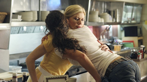 LOST - "What Kate Did" - Kate's original crime that started her life on the run is revealed. Meanwhile, the survivors lay one of their own to rest, Kate sleeplessly watches over a feverish Sawyer, and Mr. Eko has a surprise for Locke regarding the hatch, on "Lost," WEDNESDAY, NOVEMBER 30 (9:00-10:00 p.m., ET), on the ABC Television Network. (ABC/MARIO PEREZ)BETH BRODERICK, EVANGELINE LILLY
