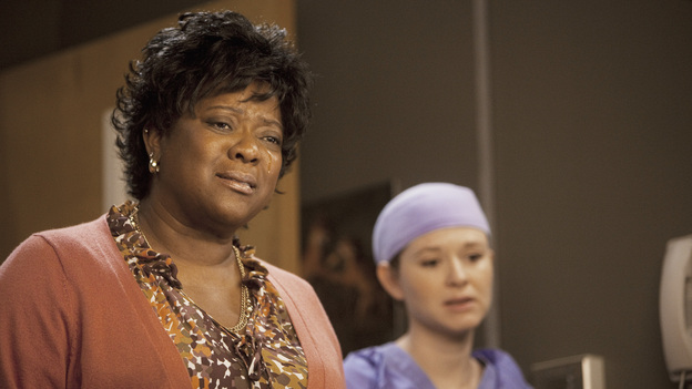 GREY'S ANATOMY - "Hope for the Hopeless" - Richard performs his 10,000th surgery on a pair of bickering sisters (Nia Vardalos and Peri Gilpin) who come into the hospital for a liver transplant; Derek and Lexie take on a neuroblastoma case that has been previously deemed inoperable; Teddy and Cristina cross the line when they go against Owen's orders and try to steal a case from Alex and Dr. McQueen; Ellis Grey's shadow looms as Meredith searches for a specialty; meanwhile Adele is brought into the hospital after she is found wandering the streets, on Grey's Anatomy, THURSDAY, JANUARY 19 (9:00-10:02 p.m., ET) on the ABC Television Network. (ABC/RANDY HOLMES)LORETTA DEVINE, SARAH DREW