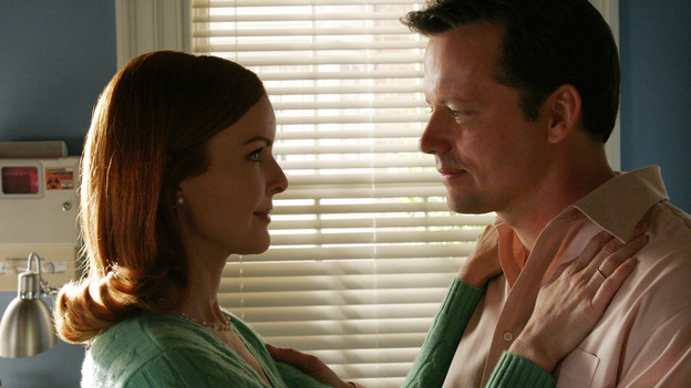 102822_9584 -- DESPERATE HOUSEWIVES - "Goodbye for Now" - Susan makes a decision about Mike Delfino. Meanwhile Lynette takes steps to make sure Annabel (guest star Melinda McGraw) doesn't come between her and Tom, Bree comes to a realization about "buddy" George the pharmacist (guest star Roger Bart), and Carlos' legal problems take a turn for the worse, on "Desperate Housewives," SUNDAY, MAY 15 (9:00-10:02 p.m., ET) on the ABC Television Network. (ABC/RON TOM)MARCIA CROSS, STEVEN CULP
