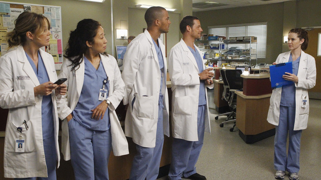 GREY'S ANATOMY - "Take the Lead" - The Chief makes a career-changing decision that shocks Seattle Grace Hospital; Cristina and Owen try to find normalcy in their relationship; April continues to struggle in her new role; and the 5th year residents are given their first solo surgeries, only to find out that even the most routine procedures aren't always easy, on Grey's Anatomy, THURSDAY, SEPTEMBER 29 (9:00-10:02 p.m., ET) on the ABC Television Network. (ABC/JORDIN ALTHAUS)ELLEN POMPEO, SANDRA OH, JESSE WILLIAMS, JUSTIN CHAMBERS, SARAH DREW