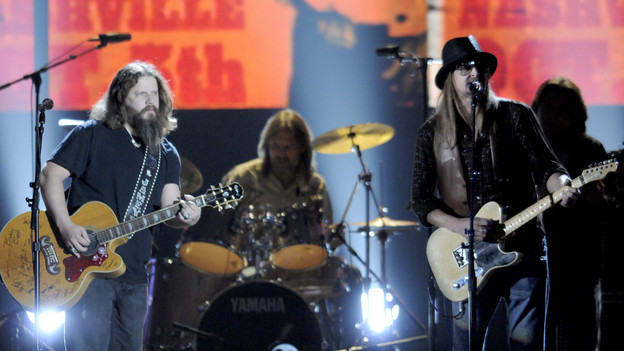 THE 43rd ANNUAL CMA AWARDS - THEATRE - "The 43rd Annual CMA Awards" broadcast live from the Sommet Center in Nashville, WEDNESDAY, NOVEMBER 11 (8:00-11:00 p.m., ET) on the ABC Television Network. (ABC/KATHERINE BOMBOY)JAMEY JOHNSON, KID ROCK