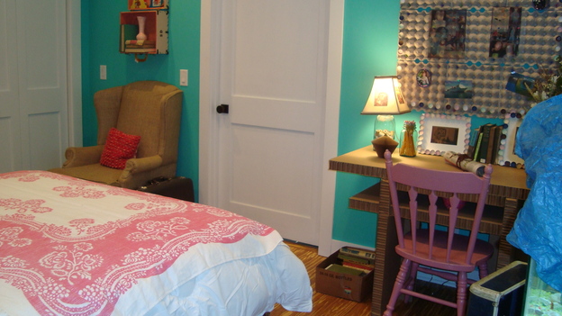 EXTREME MAKEOVER HOME EDITION - "DeVries Family," - Girl's Bedroom, on "Extreme Makeover Home Edition," Sunday, December 7th on the ABC Television Network.