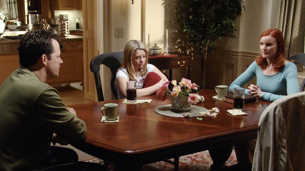 DESPERATE HOUSEWIVES - "Guilty" -- In the aftermath of tragedy, the residents of Wisteria Lane take stock of their lives. Meanwhile, Susan grows suspicious of Mike Delfino's real reason for moving to the street, Lynette reaches the breaking point in her addiction to the twins' ADD medication, and the mysterious Mr. Shaw (guest star Richard Roundtree) gets down to business, on "Desperate Housewives," SUNDAY, NOVEMBER 28 (9:00-10:01 p.m., ET) on the ABC Television Network. (ABC/DANNY FELD)STEVEN CULP, JOY LAUREN, MARCIA CROSS