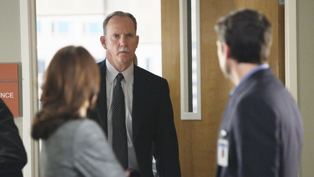 GREY'S ANATOMY - "How Insensitive" - Bailey preps the team with a mandatory sensitivity training prior to admitting a 700-pound patient with compounded medical issues, and the case proves to be challenging in every sense of the word. Meanwhile Derek has to come face to face with a former patient's husband in a wrongful death deposition, and spending time with a heart patient's daughter opens up some old wounds for Cristina, on "Grey's Anatomy," THURSDAY, MAY 6 (9:00-10:01 p.m., ET) on the ABC Television Network. (ABC/ADAM LARKEY) MIA BARRON, MICHAEL O'NEILL, PATRICK DEMPSEY
