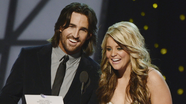 THE 45th ANNUAL CMA AWARDS - THEATRE - "The 45th Annual CMA Awards" broadcast live on ABC from the Bridgestone Arena in Nashville on WEDNESDAY, NOVEMBER 9 (8:00-11:00 p.m., ET). (ABC/KATHERINE BOMBOY-THORNTON)JAKE OWEN, LAUREN ALAINA