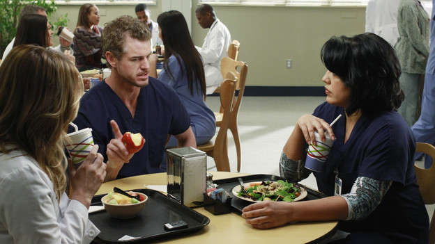GREY'S ANATOMY - "Not Responsible" - Meredith must choose between her fertility treatments and her eyesight when she begins having trouble seeing, Mark makes it clear to Callie and Arizona that he takes his role as father-to-be very seriously, and April discovers there's more to Dr. Stark than first appears, on "Grey's Anatomy," THURSDAY, FEBRUARY 24 (9:00-10:01 p.m., ET) on the ABC Television Network. (ABC/RON TOM)JESSICA CAPSHAW, ERIC DANE, SARA RAMIREZ