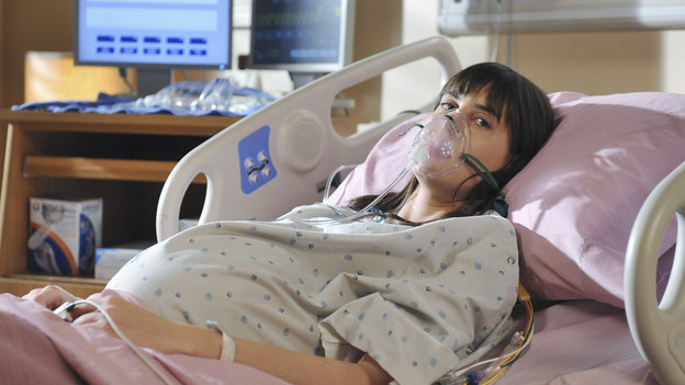 PRIVATE PRACTICE - "In the Name of Love" - Naomi puts Fife in a conflicted position when she begs him to help William's advanced ALS with his still experimental treatment. Meanwhile Violet and Amelia treat a woman with a brain tumor who has to choose between life or quality of life, and Sheldon decides to officially throw his hat into the ring for Charlotte's affections, on "Private Practice," THURSDAY, MAY 6 (10:01-11:00 p.m., ET) on the ABC Television Network. (ABC/ERIC MCCANDLESS) SARAH HAGAN