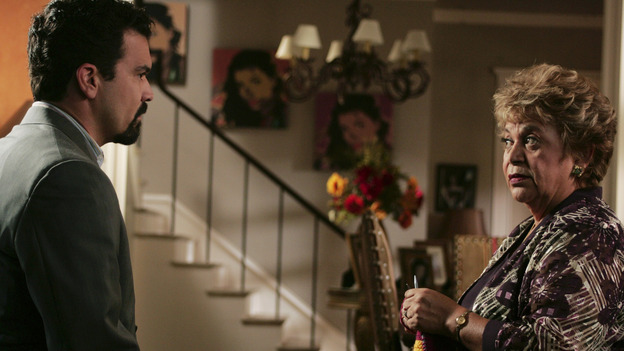DESPERATE HOUSEWIVES - "COME IN, STRANGER" (ABC/VIVIAN ZINK) RICARDO ANTONIO CHAVIRA, LUPE ONTIVEROS