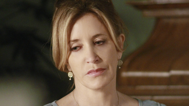 DESPERATE HOUSEWIVES - "And Lots of Security..." / "Come on Over for Dinner" - A progressive dinner party thrown for Susan to celebrate her move back onto the lane leads to a shocking murder. Meanwhile, Gaby is stunned to learn the identity of the mysterious man who has been stalking her; Lynette and Tom attempt to put the spark back into their marriage by spending a few days alone together at a romantic B&B; after being placed under arrest for allegedly poisoning Paul, Susan must convince the police that she was being framed for the deed by Felicia; Bree begins to suspect that her new boyfriend may be gay; and Renee is devastated when she learns that her ex-husband is getting re-married, on the two-hour Season Finale of "Desperate Housewives," SUNDAY, MAY 15 (9:00-11:00 p.m., ET) on the ABC Television Network. (ABC/RON TOM)FELICITY HUFFMAN