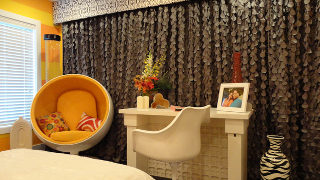 EXTREME MAKEOVER HOME EDITION - "Johnson-Goslee Family," - Girl's  Bedroom Picture,                on   "Extreme Makeover Home  Edition,"  Friday,   December 9th                   (8:00-10:00   p.m.  ET/PT) on the ABC     Television  Network.