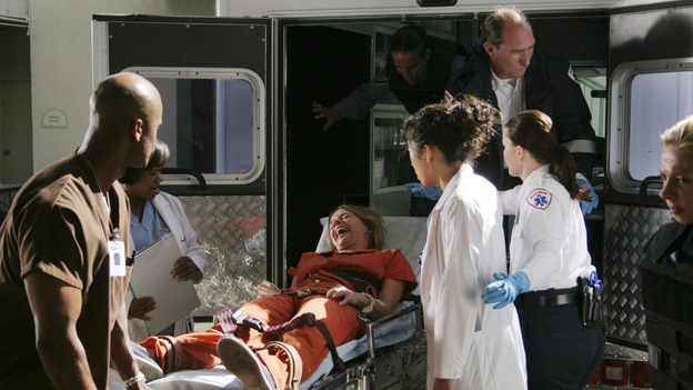 GREY'S ANATOMY - "Owner of a Lonely Heart" (ABC/RICHARD CARTWRIGHT)CHANDRA WILSON, ROSANNA ARQUETTE, SANDRA OH