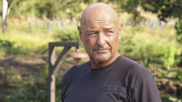 LOST - "The Candidate" - Jack must decide whether or not to trust Locke after he is asked to follow through on a difficult task, on "Lost," TUESDAY, MAY 4 (9:00-10:02 p.m., ET) on the ABC Television Network. (ABC/MARIO PEREZ) TERRY O'QUINN