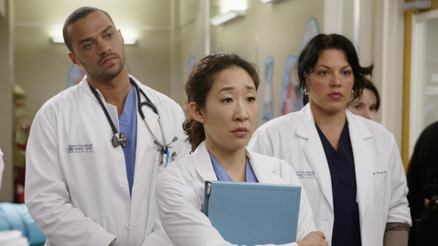 GREY'S ANATOMY - "Invest in Love" - A generous donation is offered to Seattle Grace by the parents of Arizona's 10-year-old patient. however, when his condition worsens, she finds herself in a conflict of interests. Meanwhile, Cristina tests her boundaries with Owen at the hospital, and adding insult to injury, Alex is left with all of Izzie's hospital bills to contend with, on "Grey's Anatomy," THURSDAY, NOVEMBER 5 (9:00-10:01 p.m., ET) on the ABC Television Network. (ABC/RANDY HOLMES)JESSE WILLIAMS, SANDRA OH, SARA RAMIREZ