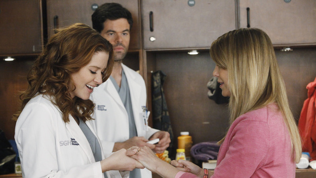 GREY'S ANATOMY - "If/Then" - As Meredith puts Zola to bed and falls asleep, she begins to wonder -- what if her mother had never had Alzheimer's and she'd had loving, supportive parents? The reverberations of a happy Meredith Grey change the world of Seattle Grace as we know it. What if she had never met Derek in that bar and he had never separated from Addison? What if Callie and Owen had become a couple long before she met Arizona? And what if Bailey never evolved from the meek intern she once was? "Grey's Anatomy" airs THURSDAY, FEBRUARY 2 (9:00-10:02 p.m., ET) on the ABC Television Network. (ABC/VIVIAN ZINK)SARAH DREW, ROBERT BAKER, ELLEN POMPEO