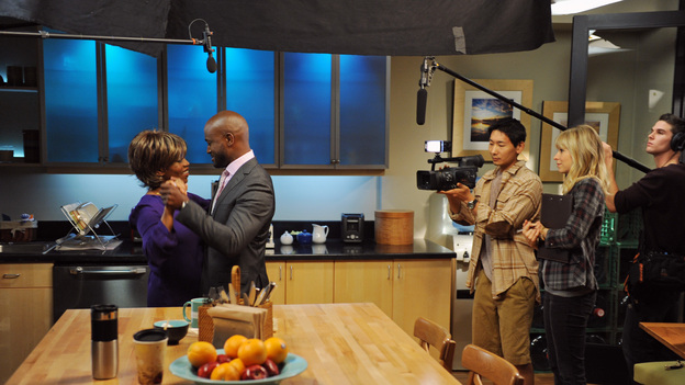 PRIVATE PRACTICE - "The Next Episode" - A reality show centered around Sam sheds some light on issues in his colleagues' personal lives. Meanwhile, Sam's mother (Alfre Woodard) seeks his help after her boss (Richard Roundtree) falls ill; and the search continues for a girl who went missing from St. Ambrose, on "Private Practice," TUESDAY, OCTOBER 30 (10:00-11:00 p.m., ET) on the ABC Television Network. (ABC/RICHARD FOREMAN)ALFRE WOODARD, TAYE DIGGS, JOLIE JENKINS