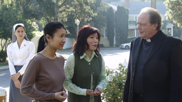 DESPERATE HOUSEWIVES - "Silly People" - (ABC/DANNY FELD)GWENDOLINE YEO, ELIZABETH SUNG, JEFF DOUCETTE