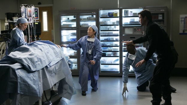 GREY'S ANATOMY - "It's the End of the World (As We Know It)" (ABC/PETER "HOPPER" STONE)ELLEN POMPEO, SANDRA OH, ISAIAH WASHINGTON, KYLE CHANDLER