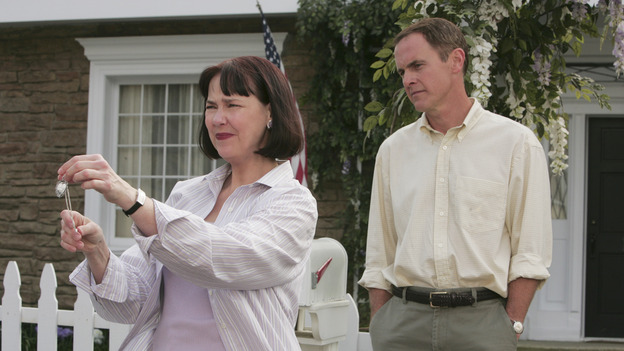 DESPERATE HOUSEWIVES - "The Ladies Who Lunch" - Maisy Gibbons' (guest star Sharon Lawrence) series of unfortunate events shock the residents of Wisteria Lane, and have unexpected consequences for Bree; Gabrielle faces a crisis of her own when her sewer system goes out and she doesn't have the money to fix it; and Lynette braves a scandal herself when it's rumored that the twins started the school's head lice epidemic. Meanwhile, as Susan sinks into depression over her breakup with Mike, she finds a surprising ally, on "Desperate Housewives," SUNDAY, XXXXXX (9:00-10:02 p.m., ET) on the ABC Television Network. (ABC/VIVIAN ZINK) HARRIET SANSOM HARRIS, MARK MOSES