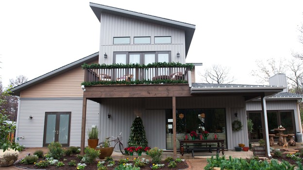 &nbsp;EXTREME MAKEOVER HOME EDITION - Exterior Photo, "Zdroj Family," on "Extreme Makeover Home Edition," Monday, December 3rd (8:00-10:00 p.m. ET/PT) on the ABC Television Network.