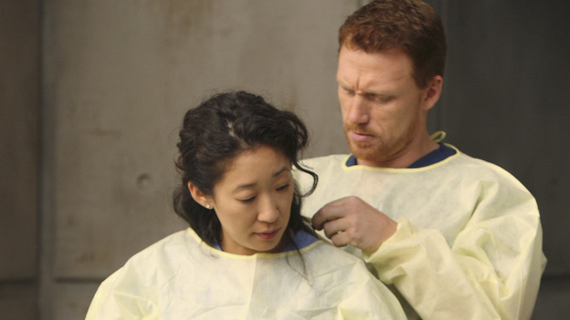 GREY'S ANATOMY - "These Ties That Bind" - Cristina and Owen get ready for a new trauma patient, on "Grey's Anatomy," THURSDAY, NOVEMBER 13 (9:00-10:01 p.m., ET) on the ABC Television Network. (ABC/CRAIG SJODIN) SANDRA OH, KEVIN MCKIDD, SARA RAMIREZ
