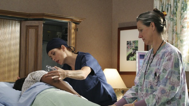 GREY'S ANATOMY - "It's the End of the World (As We Know It)"(ABC/KAREN NEAL)CHANDRA WILSON, KATE WALSH