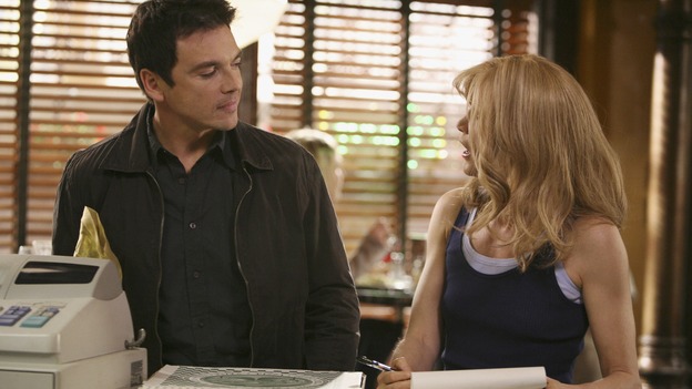DESPERATE HOUSEWIVES - "In Buddy's Eyes" - Lynette is surprised when someone from her past shows up at Scavo pizzeria on Desperate Housewives," SUNDAY, APRIL 20 (9:00-10:02 p.m., ET) on the ABC Television Network. (ABC/DANNY FELD) JASON GEDRICK, FELICITY HUFFMAN