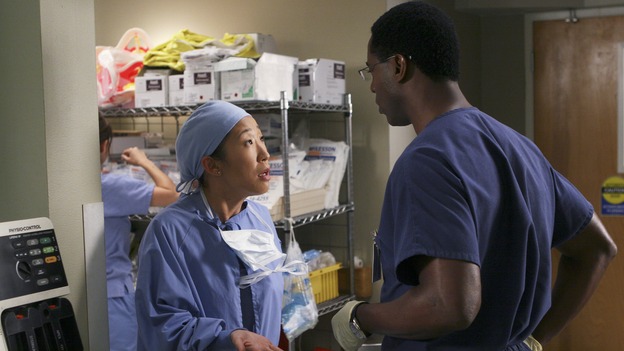 GREY'S ANATOMY - "INTO YOU LIKE A TRAIN" (ABC/MICHAEL DESMOND)SANDRA OH, ISAIAH WASHINGTON