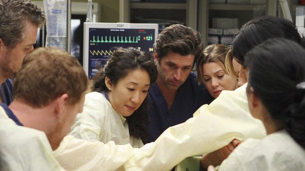 GREY'S ANATOMY - "These Ties That Bind" - The team of doctors at Seattle Grace work on a new trauma patient, on "Grey's Anatomy," THURSDAY, NOVEMBER 13 (9:00-10:01 p.m., ET) on the ABC Television Network. (ABC/CRAIG SJODIN) ERIC DANE, KEVIN MCKIDD, SANDRA OH, PATRICK DEMPSEY, ELLEN POMPEO, SARA RAMIREZ (OBSCURED)