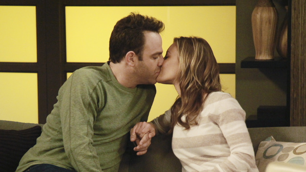 PRIVATE PRACTICE - "The Standing Eight Count" -- Pete, Violet, Sam and Addison adjust to their new, singles lives in different ways. Addison questions how much she wants a baby and confides in Jake, Violet considers an offer to go on a date with a young, hot paramedic, and Sam and Pete have a bachelors' night at a local bar. Meanwhile, Charlotte faces a personal, ethical dilemma when Amelia uncovers a secret about Mason's mom, Erica, and Sheldon refuses to bend to the pressure when an old friend from the police force wants him to rubber stamp a fellow cop suffering from PTSD, on "Private Practice," THURSDAY, JANUARY 12 (10:02-11:00 p.m., ET) on the ABC Television Network. (ABC/RICHARD CARTWRIGHT)PAUL ADELSTEIN, KADEE STRICKLAND