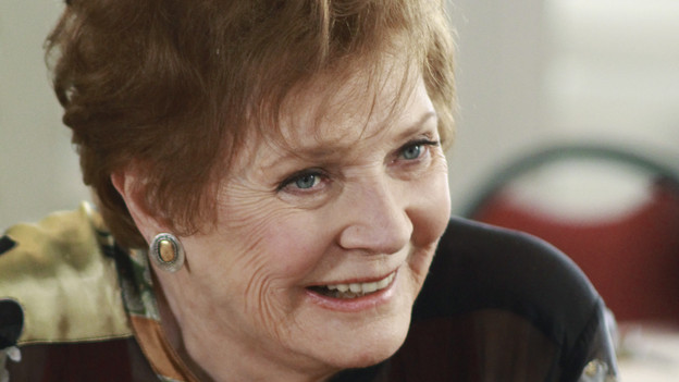 DESPERATE HOUSEWIVES - "I'm Still Here" - Lynette feels her mother, Stella (Polly Bergen), is marrying Frank (Larry Hagman) - an abrasive and obnoxious man - for all the wrong reasons and tries to talk her out of it. Meanwhile, Susan tries to befriend a curmudgeonly man during her dialysis sessions who has given up on ever finding a kidney donor, Bree runs into Keith's ex-girlfriend and learns some shocking news about his past, Carlos becomes concerned when he learns about Gaby's obsession with her doll, Bob and Lee hire a non-maternal Renee to decorate their newly adopted girl's bedroom, and Paul has other plans in store for Beth when he books a trip for the two of them at a remote cabin in the woods, on "Desperate Housewives," SUNDAY, JANUARY 16 (9:00-10:01 p.m., ET) on the ABC Television Network. (ABC/RON TOM)POLLY BERGEN