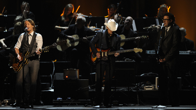 THE 45th ANNUAL CMA AWARDS - THEATRE - "The 45th Annual CMA Awards" broadcast live on ABC from the Bridgestone Arena in Nashville on WEDNESDAY, NOVEMBER 9 (8:00-11:00 p.m., ET). (ABC/KATHERINE BOMBOY-THORNTON)KEITH URBAN, BRAD PAISLEY, VINCE GILL