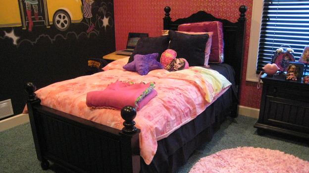 EXTREME MAKEOVER HOME EDITION - "Jacobo Family" - Girls' Bedroom, on "Extreme Makeover Home Edition," Sunday, May 13th on the ABC Television Network.
