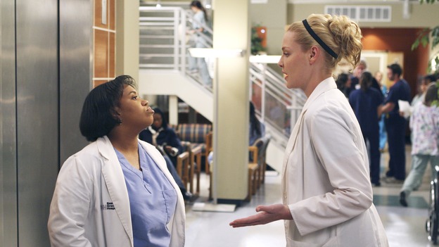 GREY'S ANATOMY - "Six Days" - After a successful operation on his heart, George's father undergoes surgery for his cancer, Thatcher Grey visits Seattle Grace in order to see his new granddaughter, and Meredith discovers that Derek has trouble sleeping soundly, on "Grey's Anatomy," THURSDAY, JANUARY 4 (9:00-10:01 p.m., ET) on the ABC Television Network. (ABC/MICHAEL DESMOND)CHANDRA WILSON, KATHERINE HEIGL