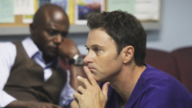 PRIVATE PRACTICE - "A Death in the Family" - After Pete discovers Violet dying on the floor of her home, having barely survived a violent attack from her patient, Katie, he rushes her to the hospital where Addison and Naomi fight to save her life. Meanwhile, the whereabouts and condition of Violet's stolen baby are unknown, on the season premiere of "Private Practice," THURSDAY, OCTOBER 1 (10:01-11:00 p.m., ET) on the ABC Television Network. (ABC/DANNY FELD)TAYE DIGGS, TIM DALY