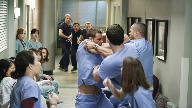 GREY'S ANATOMY - "I Saw What I Saw" - After a burn victim unexpectedly dies in the midst of a chaotic ER, the Chief and board member Jennings interrogate the residents to find the culprit, as all the Mercy West and Seattle Grace resident defends their actions in an effort to save their jobs, on "Grey's Anatomy," THURSDAY, OCTOBER 22 (9:00-10:01 p.m., ET) on the ABC Television Network. (ABC/RON TOM)BACKGROUND: ERIC DANE, PATRICK DEMPSEY, KEVIN MCKIDD; FOREGROUND: SANDRA OH, JUSTIN CHAMBERS, ROBERT BAKER, SARAH DREW, JESSE WILLIAMS