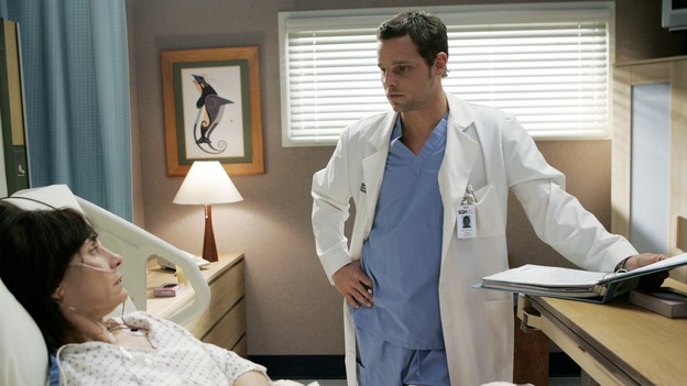GREY'S ANATOMY - "Name of the Game" - George begins to overstay his welcome at Burke's apartment; Meredith learns a secret about her father; Bailey worries her colleagues will not treat her the same now that she's a mother; and Alex gets a lesson in bedside manners, on "Grey's Anatomy," SUNDAY, APRIL 2 (10:00-11:00 p.m., ET) on the ABC Television Network. (ABC/PETER "HOPPER" STONE)LAURIE METCALF, JUSTIN CHAMBERS