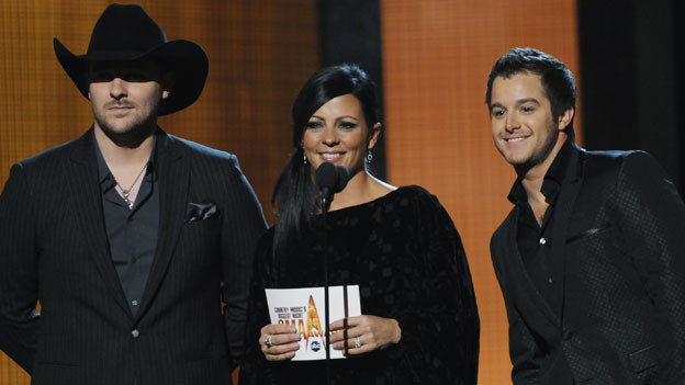 THE 44TH ANNUAL CMA AWARDS - THEATRE - "The 44th Annual CMA Awards" were broadcast live from the Bridgestone Arena in Nashville, WEDNESDAY, NOVEMBER 10 (8:00-11:00 p.m., ET) on the ABC Television Network. (ABC/KATHERINE BOMBOY)CHRIS YOUNG, SARA EVANS, EASTON CORBIN