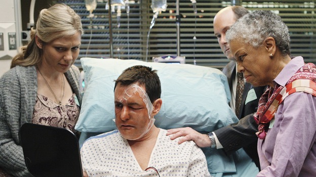 GREY'S ANATOMY - "Stand By Me" - Dave gets his first look at his new face thanks to Mark Sloan and the doctors of Seattle Grace, on "Grey's Anatomy," THURSDAY, MARCH 19 (9:00-10:02 p.m., ET) on the ABC Television Network. (ABC/CRAIG SJODIN) CANDACE BROWN, LARRY SULLIVAN, MICHAEL MERTON, GRETA SESHETA